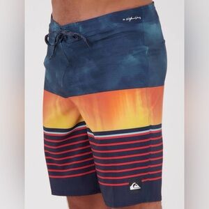 Quicksilver Highline Swell Vision Board Shorts.  Sz 30